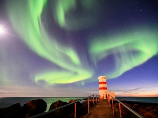 Maják Garour, Island