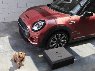 MINI s cestovno-automobilovou súpravou