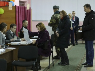 Bieloruskí voliči dostávajú hlasovacie