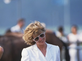 Kombinácia bieleho saka a