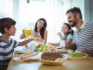 Rodiny sa stretávajú pri