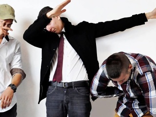 Kto sú Naked Bananas?