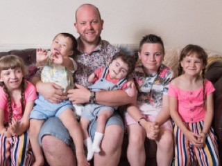 Ben adoptoval päť detí: