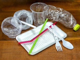Koniec jednorazových plastových výrobkov