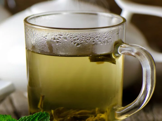 Zelený čaj poteší srdce