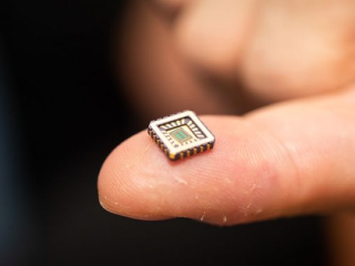 Prvý umelý neurón na