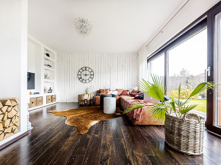 sedačky s nízkym operadlom v