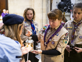 Betlehemské svetlo svieti už