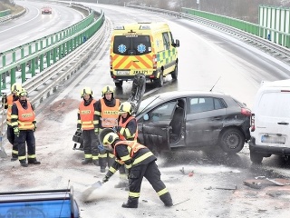 VIDEO: Vodič zmietol auto