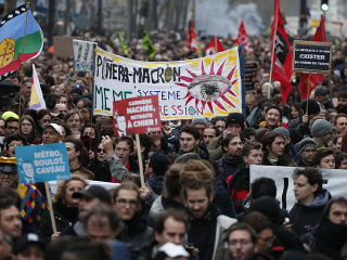 Protesty vo Francúzsku neutíchajú: