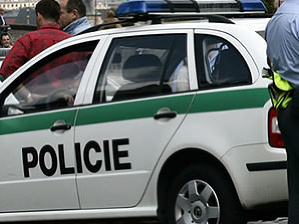 Česká polícia stíha matku