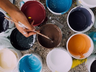 Ruska kreslí celebrity: S