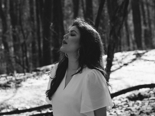 Celeste Buckingham vydáva singel