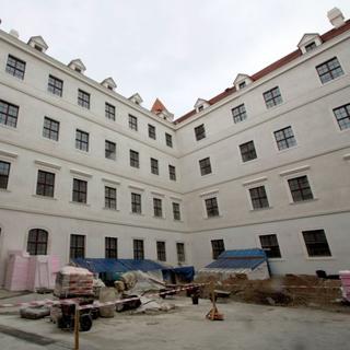 Rekonštrukcia Bratislavského hradu: Zatiaľ