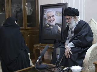 Ajatolláh Alí Chameneí (vpravo)