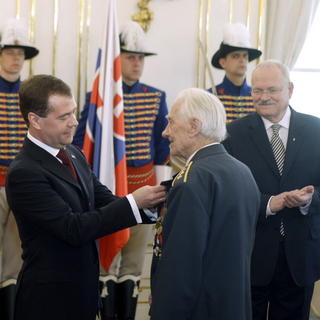 Gašparovič a Medvedev vyznamenali vojnových