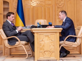 Ukrajinský premiér odstúpil: Na