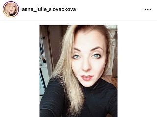 Anička Slováčková sa pýšila blond hrivou.