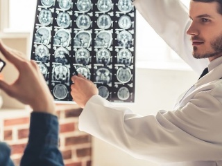 Rozpráva zvláštne, vyzerá ako