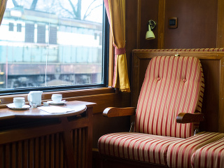 Salónny a lôžkový vlakový