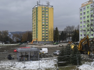Iba základová doska zostala po zbúranej 12-podlažnej bytovke na Mukačevskej ulici v Prešove