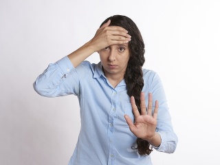 nahnevaná žena, šokovaná žena