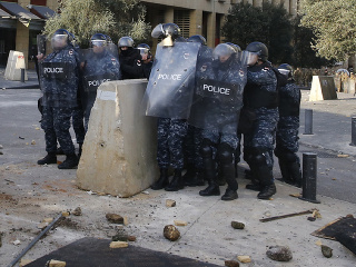 Demonštranti v Libanone protestujú