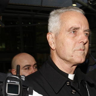 Biskup popiera holokaust, dostal