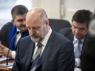 Sebavedomý Kočner a zničený Sebavedomý Kočner a zničený