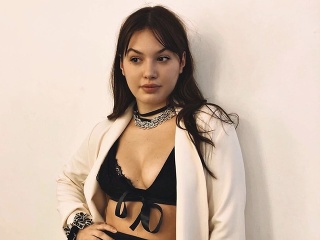 22-ročná plus size Slovenka