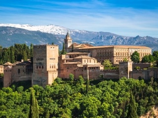 Slávna pevnosť Alhambra v