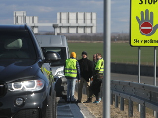 Predseda ĽSNS Marian Kotleba mal počas cesty do Bratislavy nehodu na diaľnici.