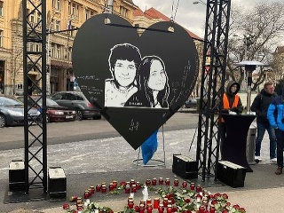 Ľudia opäť vychádzajú do Ľudia opäť vychádzajú do