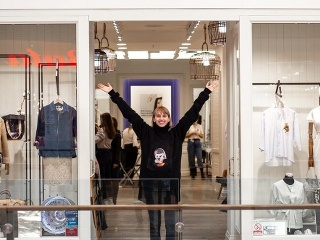 Natália vo videách ukazuje