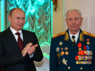 Vladimir Putin (vľavo) a