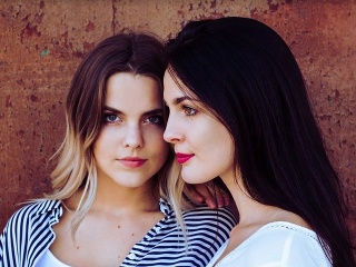 Kapela 2 VoiSis vydáva