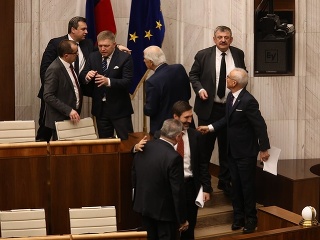 MIMORIADNA SCHÔDZA Poslanci ju MIMORIADNA SCHÔDZA Poslanci ju