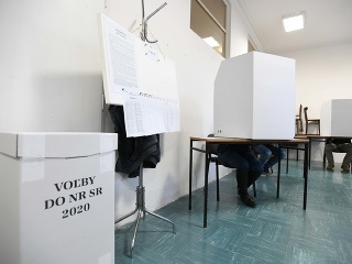 Volič vo volebnej miestnosti