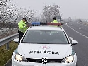 Polícia na hraniciach zadržala