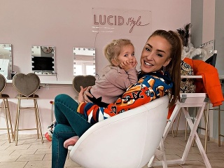 Rozkošná dcérka make-up artistky