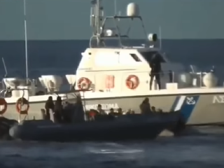 Turci zachránili dva člny