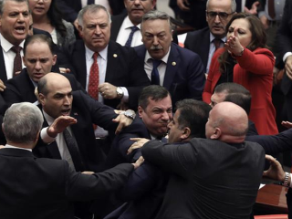 Poslanci tureckého parlamentu 