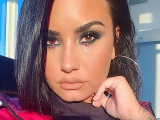 Speváčku Demi Lovato terorizoval