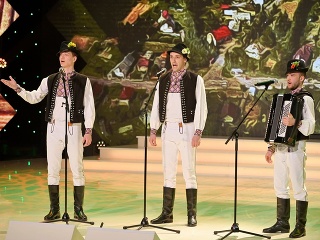 Zem spieva spoznala prvú