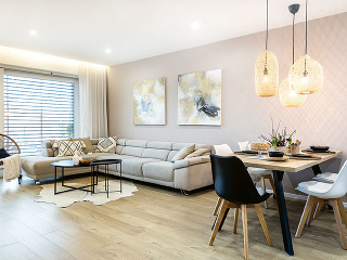 podlaha s dekorom duba