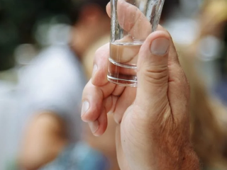 Koronavírus úraduje, alkohol nepomáha: