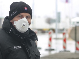 Polícia baví ľudí vtipnými