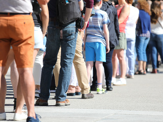 rad, ludí, čakajúcich