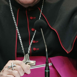 Biskupa podozrievajú zo sprenevery
