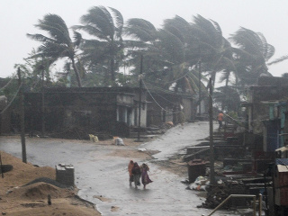 Tropický cyklón zasiahol Indiu.